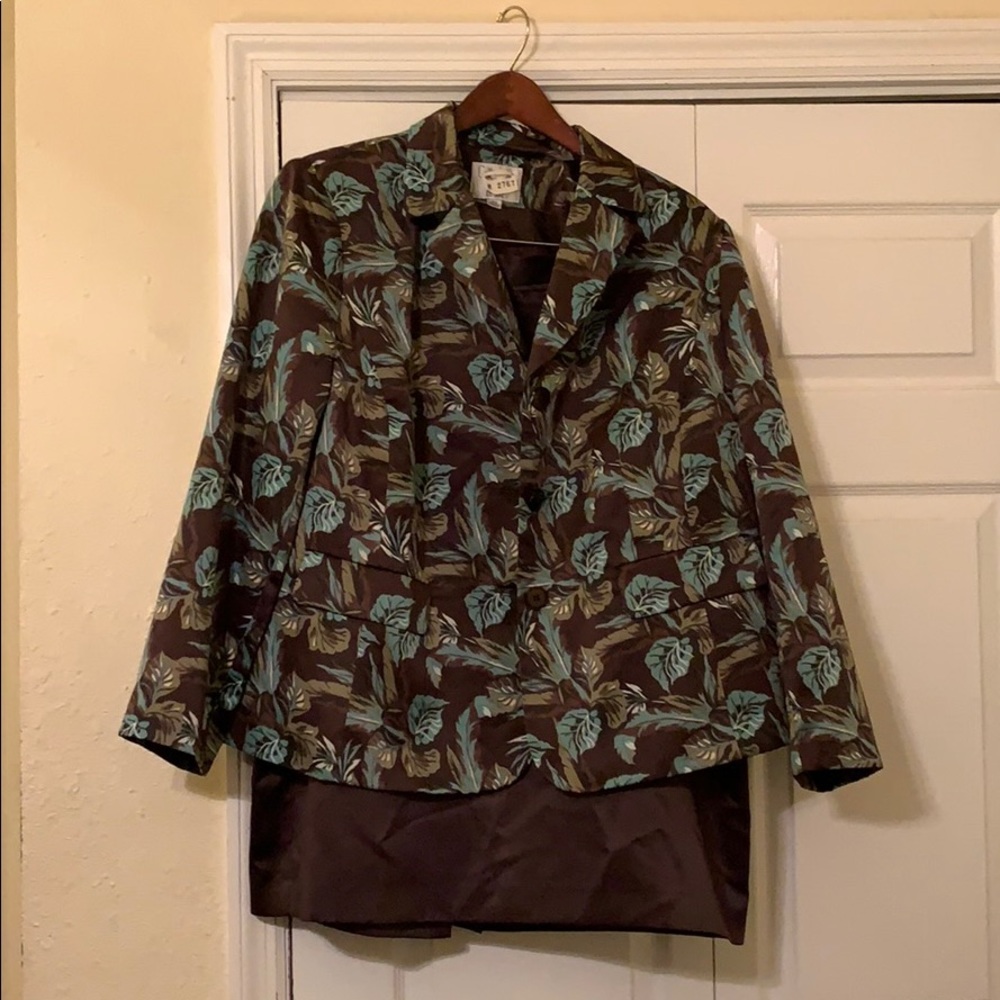 Skirt Suit Size 18